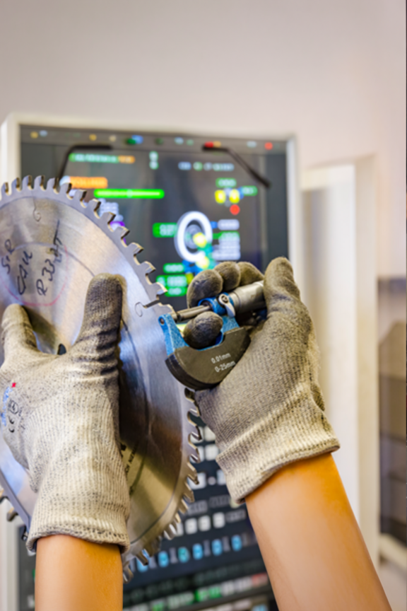 Werkstattarbeit an einer Maschine bei Kock